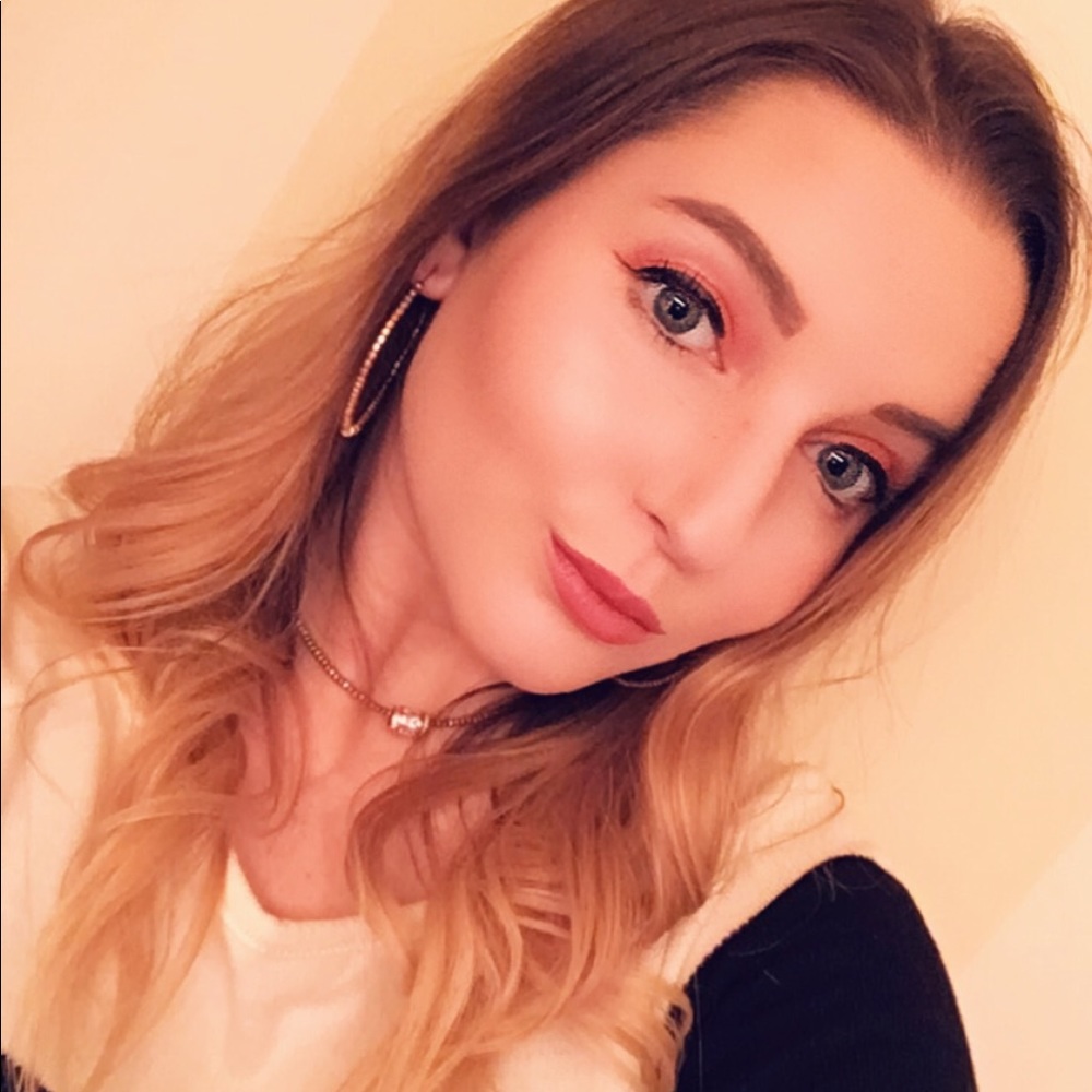 Meet your Posher, Alayna